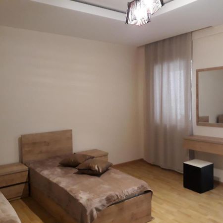 2 Bedroom Apartment In Chugureti Тбілісі Екстер'єр фото