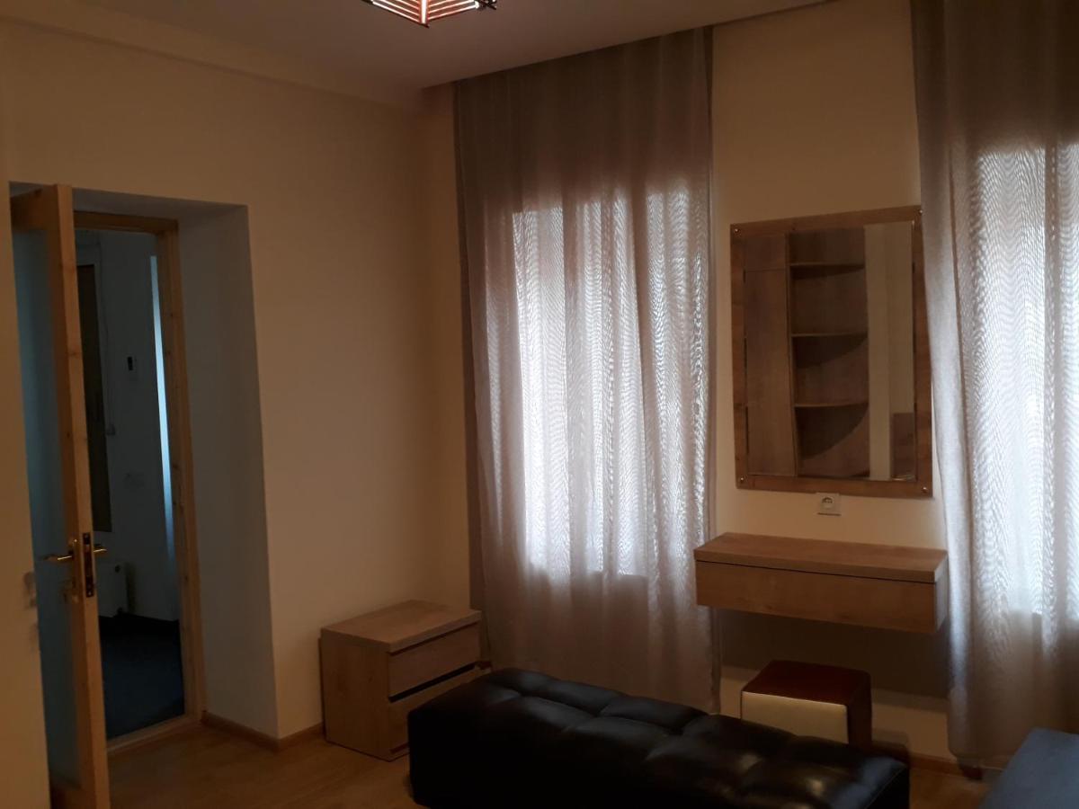 2 Bedroom Apartment In Chugureti Тбілісі Екстер'єр фото